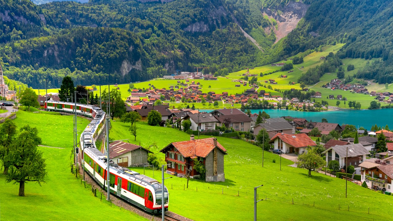 Best Scenic Train Rides In Switzerland